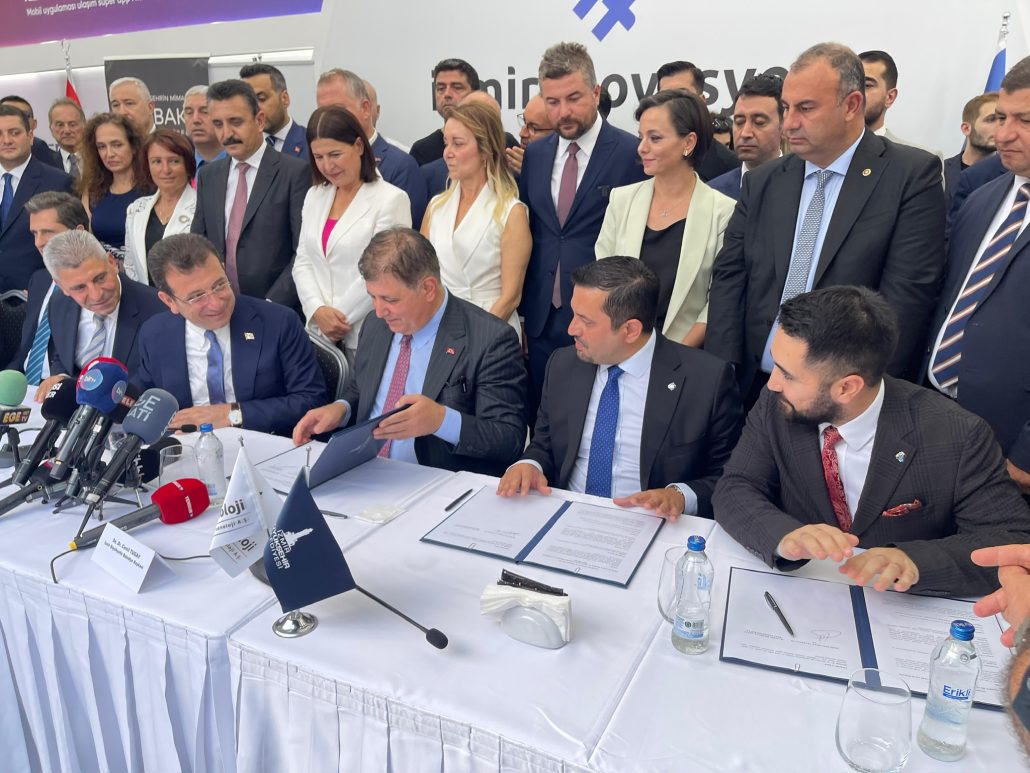 Gazete Duvar - İzmir ve İstanbul büyükşehir belediyeleri arasında teknoloji iş birliği anlaşması